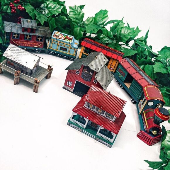 Hallmark Keepsake Yuletide Central & Town & Country Tin Litho Train Set Decor - Picture 2 of 14
